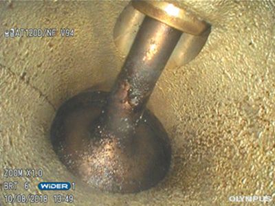 图2:通过带有4毫米120°直视近焦尖端适配器的IPLEX GX在发动机阀上碳堆积的示例。
